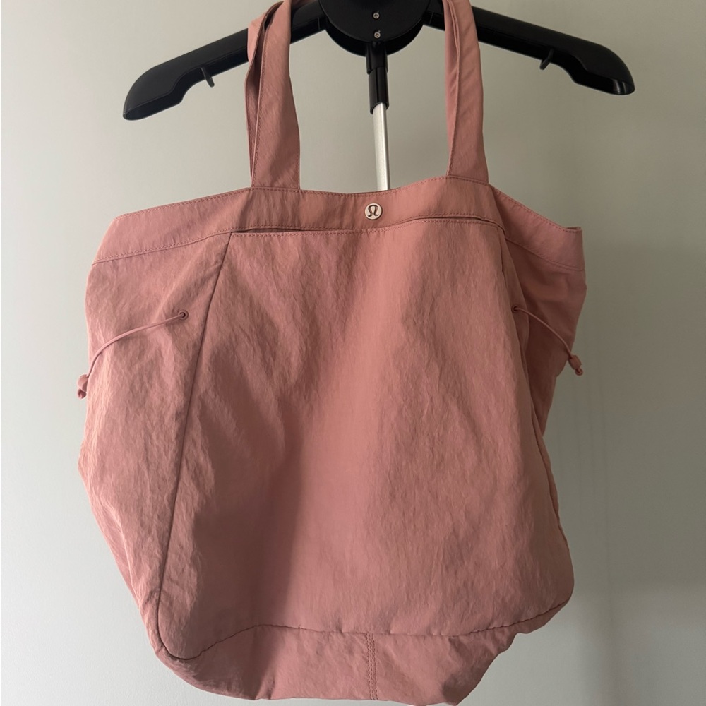 LULULEMON WATERPROOF BAG